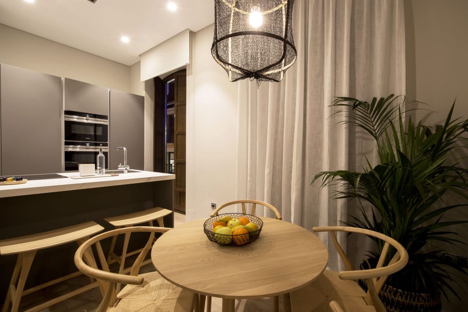 Superior Apartment | Private kitchen | Stovetop, dishwasher, toaster, cookware/dishes/utensils