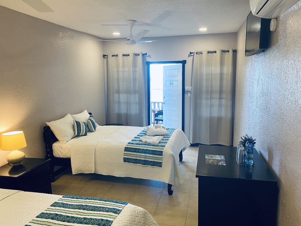 Islander Seaview Delight | Individually decorated, individually furnished, desk, laptop workspace