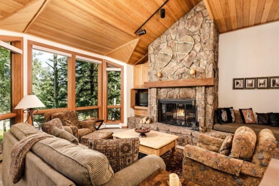 House (Luxury Ski in, Ski out 2 Bedroom Colo) | Exterior