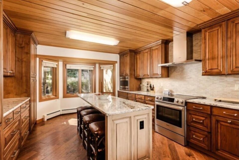 House (Luxury Ski in, Ski out 2 Bedroom Colo) | Exterior