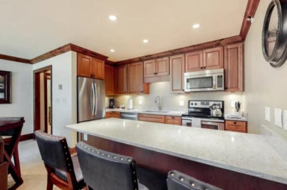 Condo (Luxury Ski in, Ski out 1 Bedroom Moun) | Living room | TV
