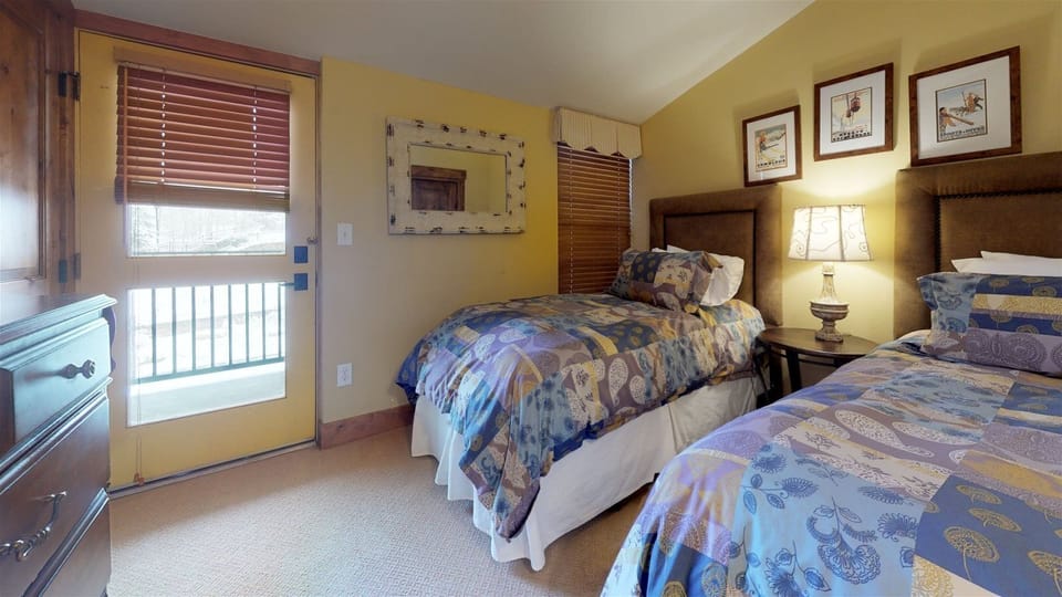 Condo (Luxury 3 Bedroom Lionshead Village Co) | Exterior