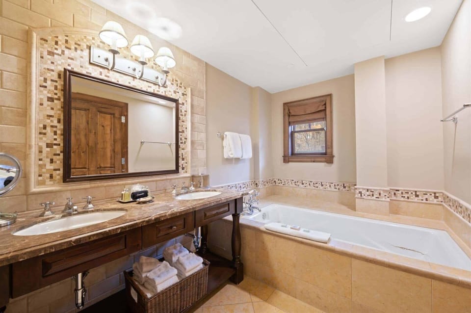 Aspen Mountain Residences, 2 Bedroom Luxury Residence Club Condo Apartment in Aspen