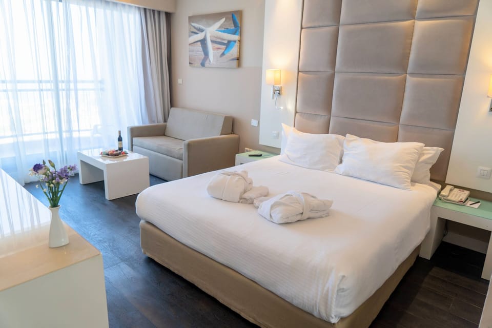 Minibar, in-room safe, desk, soundproofing