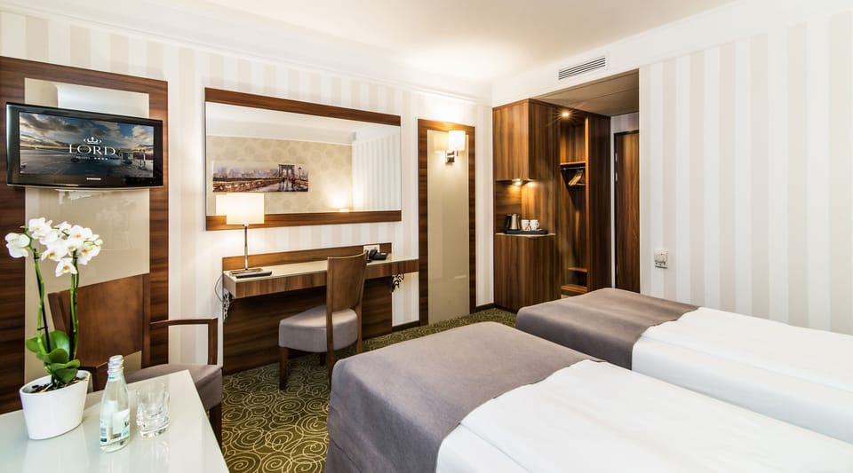 Superior Double Room, 2 Twin Beds | Premium bedding, desk, rollaway beds, free WiFi
