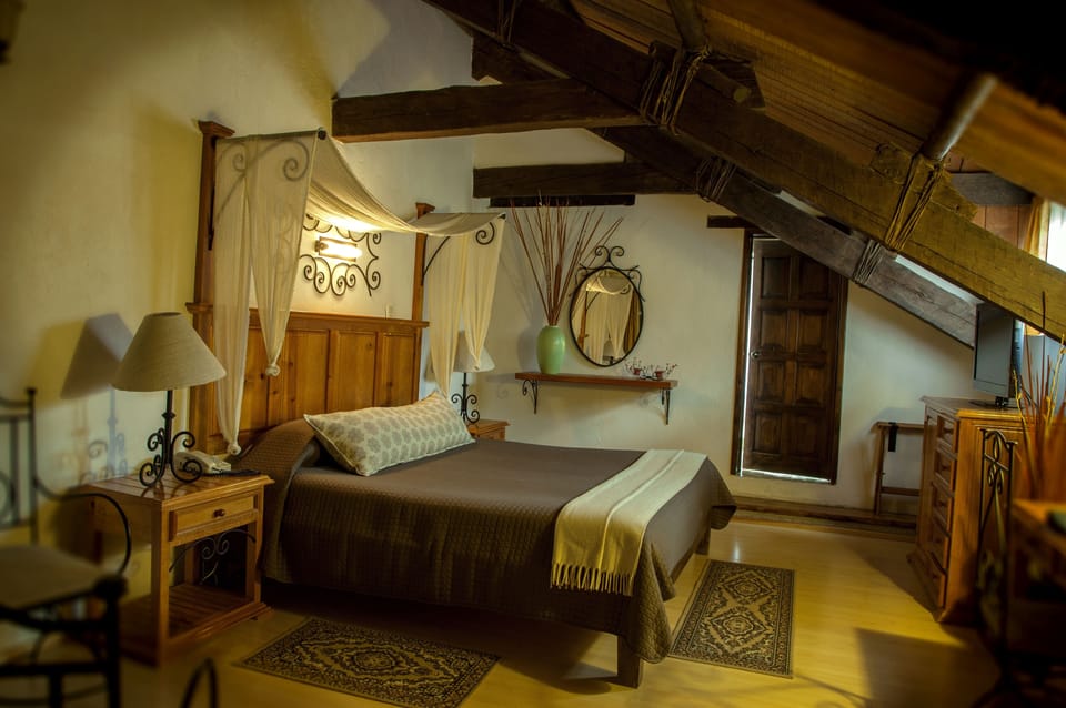 Junior Suite | In-room safe, iron/ironing board, WiFi (free), bed sheets