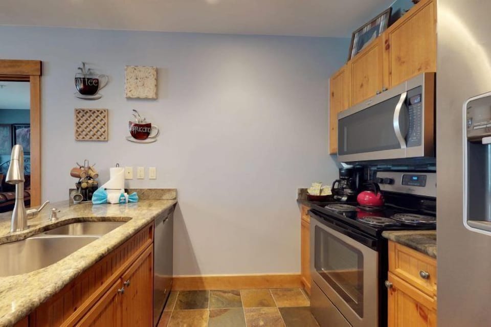Condo (Beautiful 2 Bedroom Mountain Condo in) | Exterior