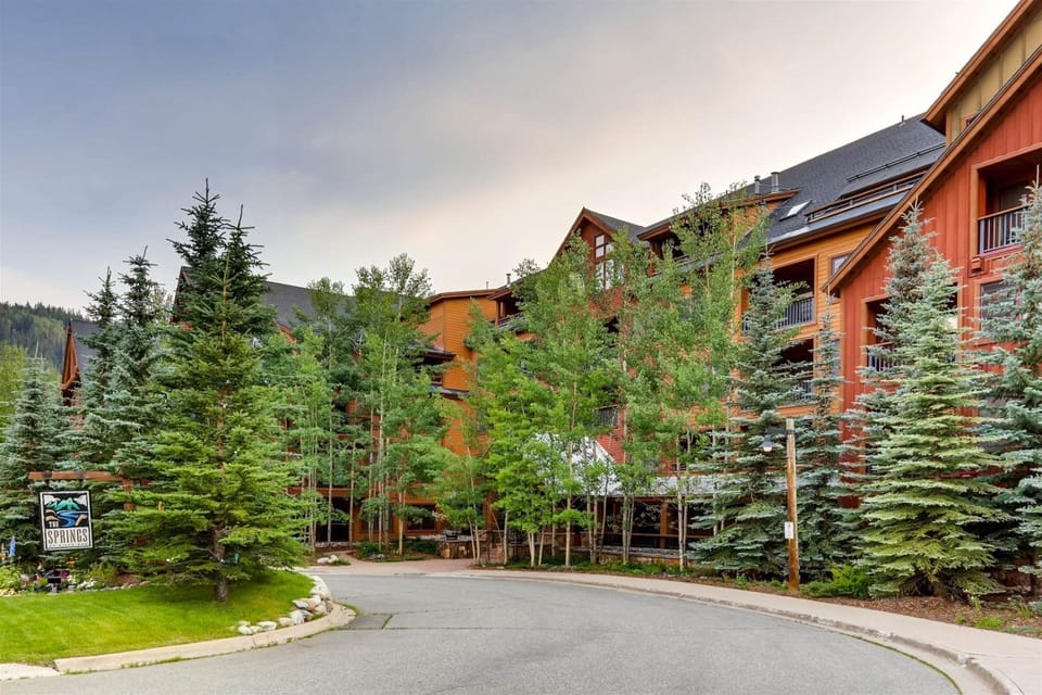 Condo (Beautiful 1 Bedroom Mountain Condo in) | Exterior
