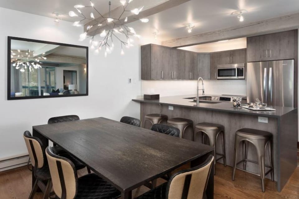 Condo (Contemporary 3 Bedroom Ski In, Ski Ou) | Exterior