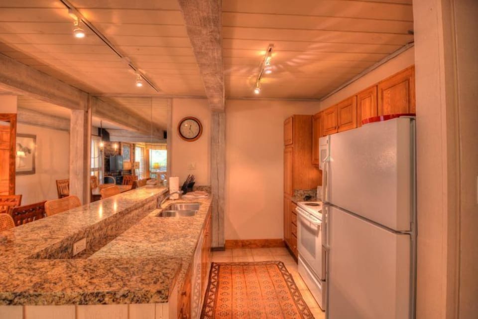 Condo (Comfortable and Convenient Ski In, Sk) | Exterior