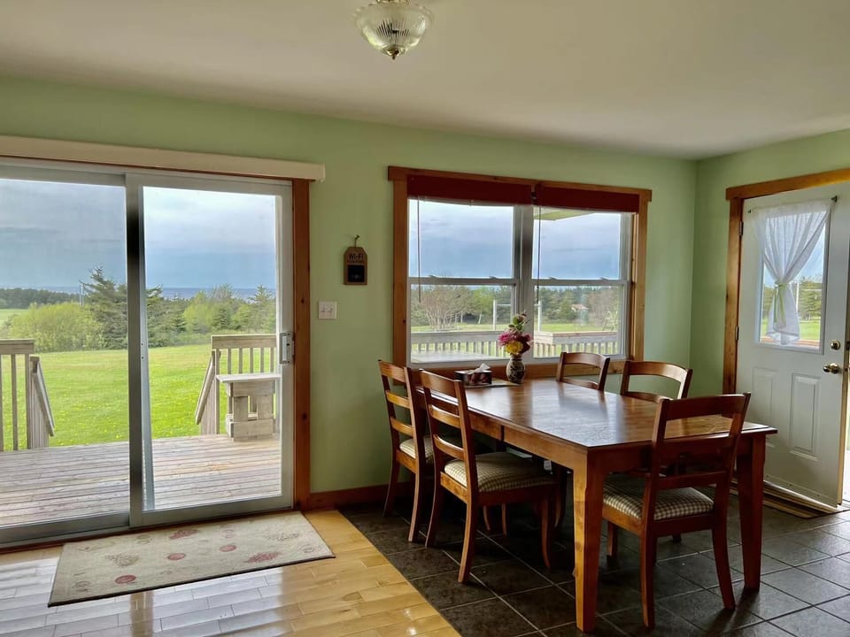 Deluxe Cottage | In-room dining