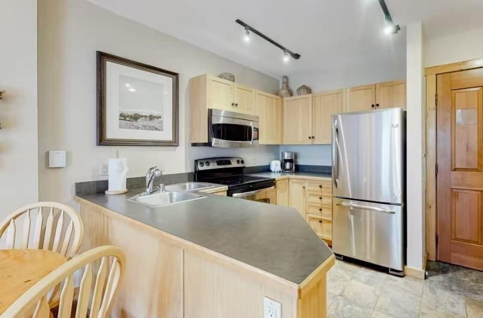 Condo (1 Bedroom Mountain Condo in River Run) | Exterior