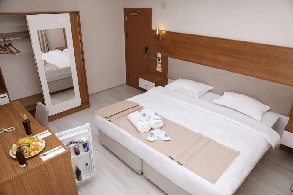 In-room safe, soundproofing, iron/ironing board, free WiFi
