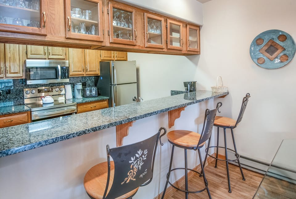 Condo, 2 Bedrooms | Private kitchen | Fridge, oven, coffee/tea maker, toaster