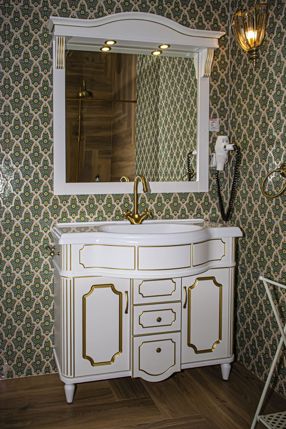 Deluxe Room | Bathroom | Towels
