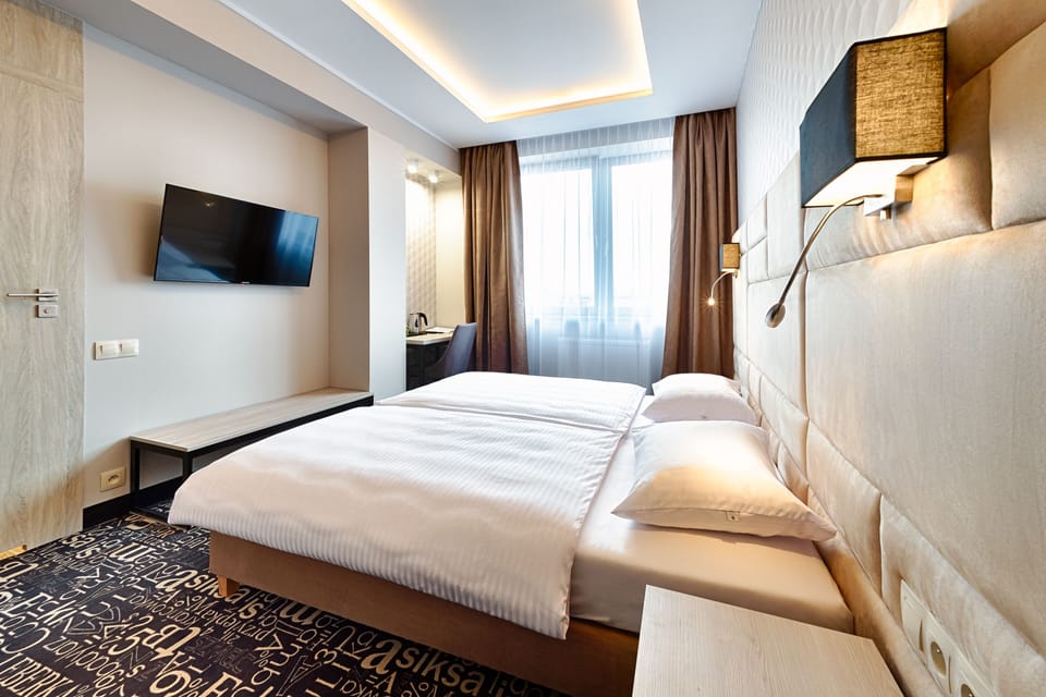 Superior Double or Twin Room | Desk, laptop workspace, soundproofing, free WiFi