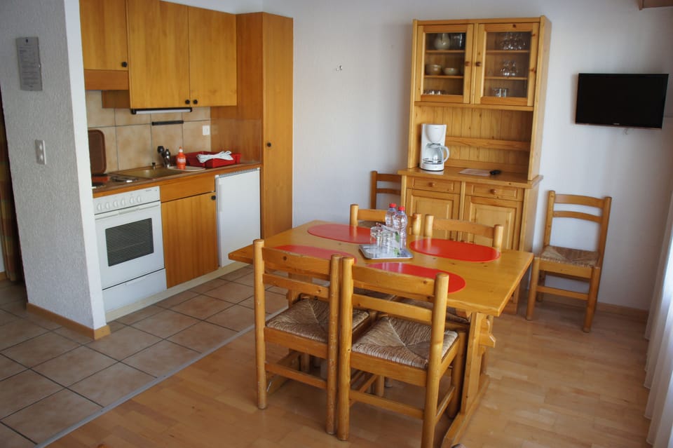 Apartment | Private kitchen | Fridge, oven, stovetop, electric kettle