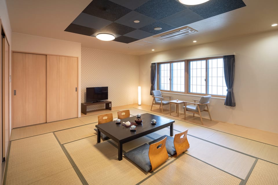 Standard Room, Non Smoking | In-room safe, blackout drapes, iron/ironing board, bed sheets
