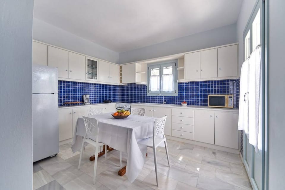 House | Private kitchen | Dining tables
