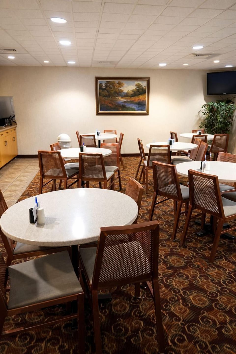 Free daily continental breakfast