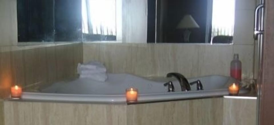 Standard Room, 1 King Bed, Jetted Tub | Deep soaking bathtub