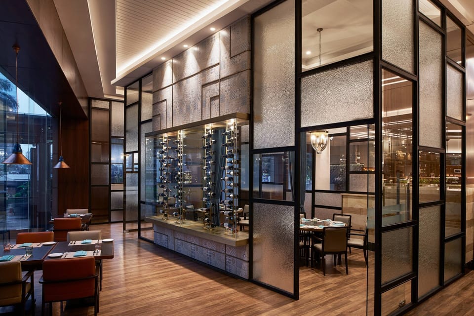 3 restaurants; breakfast, lunch, dinner, and brunch served