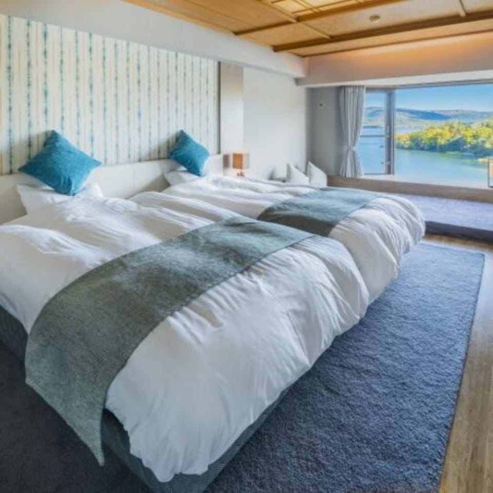 (Non-Smoking) Shangri-La - Lake View Resort Twin Room | In-room safe, desk, free WiFi, bed sheets