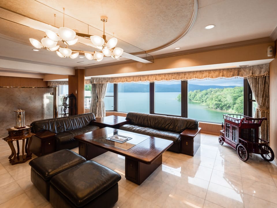 Suite Room with Private Sauna, Lake View, Non Smoking (Shangrila Building) | In-room safe, desk, free WiFi, bed sheets