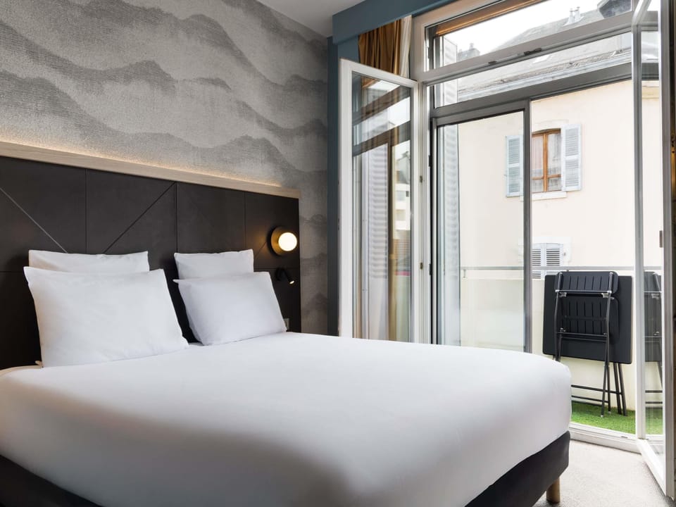 Superior Room, 1 Double Bed, Balcony | 1 bedroom, in-room safe, individually decorated, individually furnished