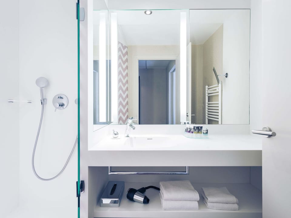 Privilege, Twin Room, 1 Double Bed | 1 bedroom, in-room safe, individually decorated, individually furnished