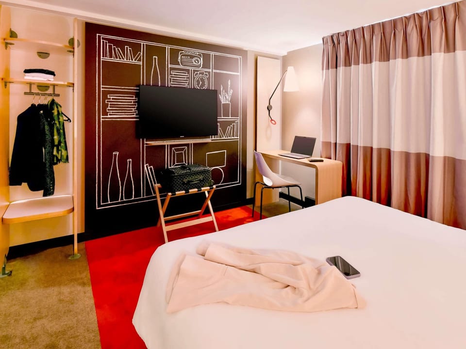 Standard Double Room, 1 Double Bed | Blackout drapes, soundproofing, iron/ironing board