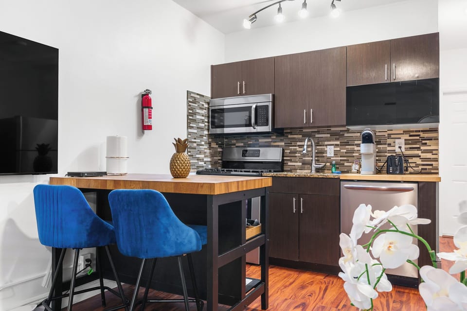 Standard Apartment, 1 Queen Bed with Sofa bed, Non Smoking (Suite Seven) | Private kitchen | Coffee/tea maker, full-size fridge, microwave, oven