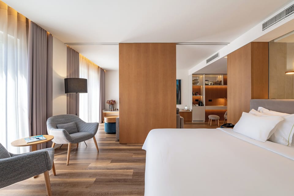 Signature Suite, Balcony | Minibar, in-room safe, desk, blackout drapes