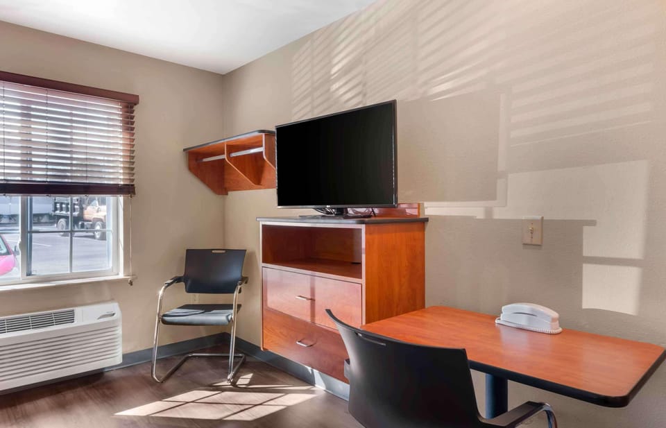 Standard Studio, 1 Double Bed, Non Smoking, Refrigerator & Microwave | Desk, laptop workspace, iron/ironing board, free WiFi