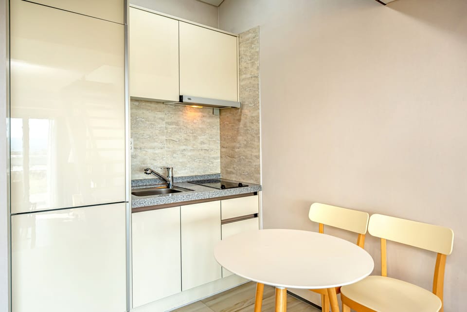 Duplex, Kitchenette (Art Museum Ticket Provided) | Private kitchen | Mini-fridge, electric kettle