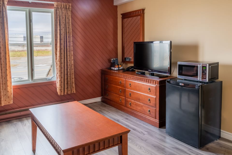Executive Suite, 2 Bedrooms | Living area | TV
