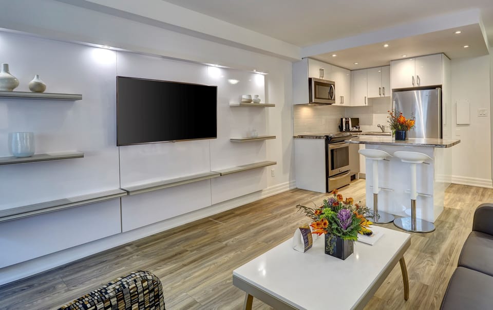 Luxury One Bedroom Suite, 1 King Bed | Private kitchen | Coffee/tea maker