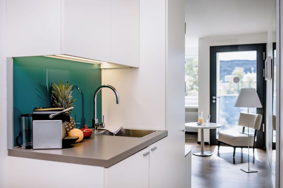 Business Single Room | Hypo-allergenic bedding, in-room safe, individually decorated