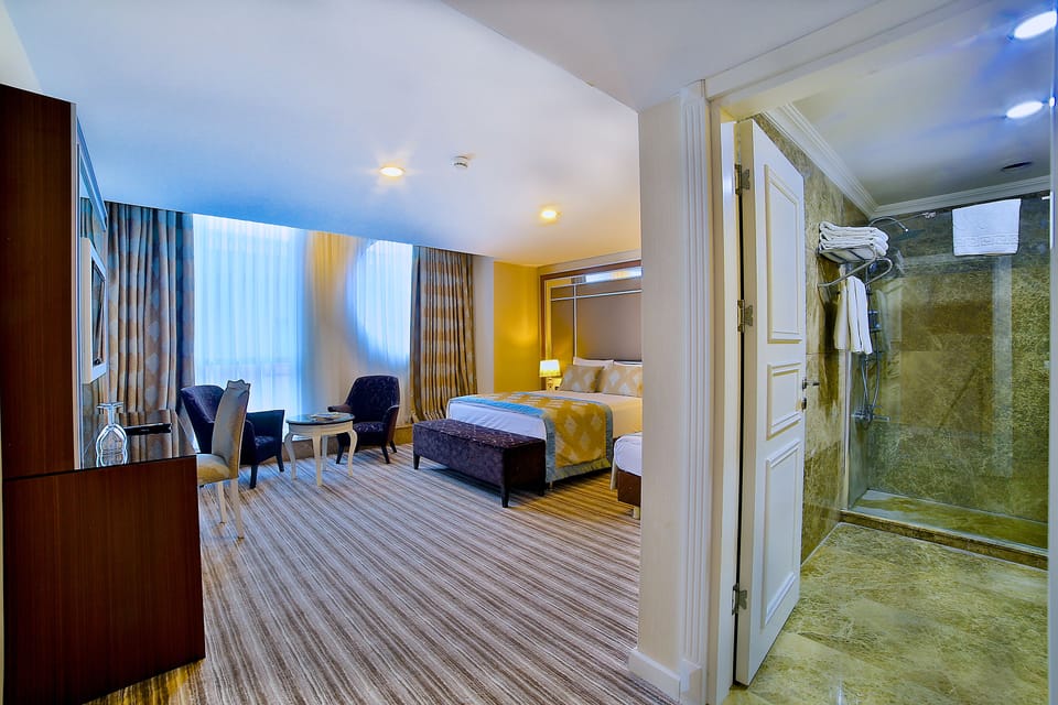 Triple Room | Premium bedding, minibar, in-room safe, desk