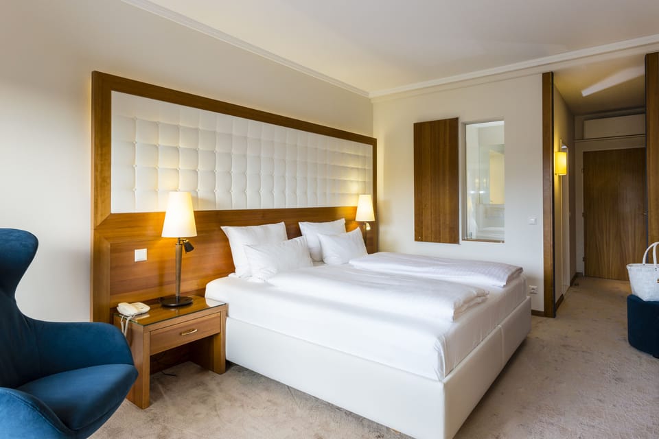 Hypo-allergenic bedding, down comforters, minibar, in-room safe