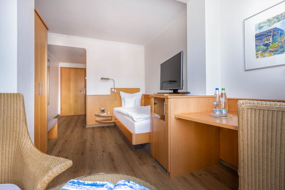 Single Room | Hypo-allergenic bedding, minibar, in-room safe, desk