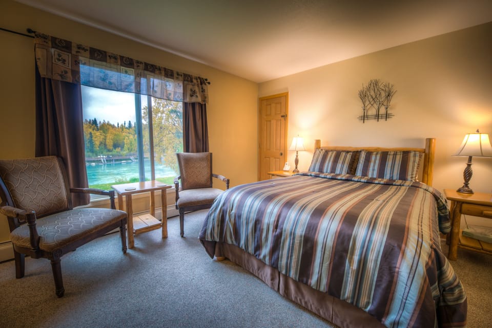 Room, 1 Queen Bed | Iron/ironing board, free WiFi, bed sheets