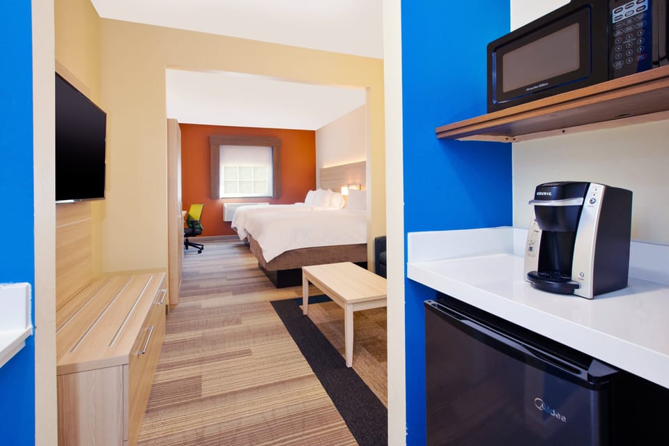Suite, 2 Queen Beds | Egyptian cotton sheets, premium bedding, in-room safe, desk