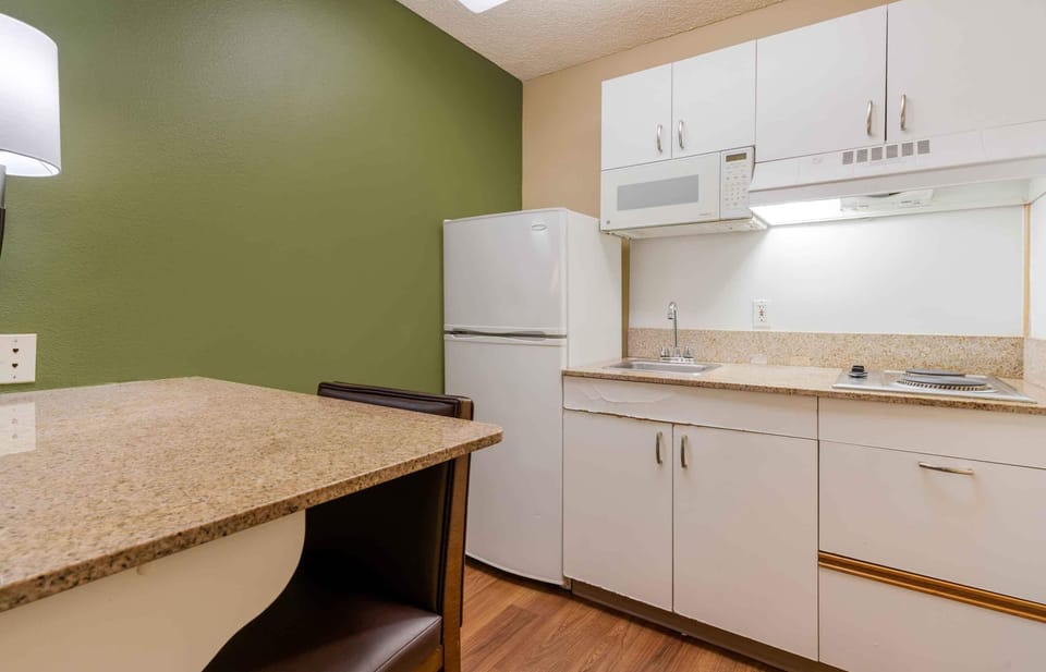 Deluxe Studio, 1 King Bed with Sofa bed | Private kitchen | Fridge, microwave, stovetop, coffee/tea maker
