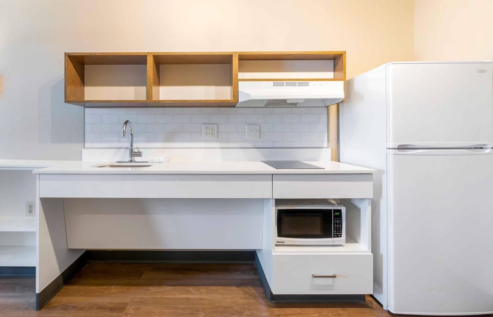 Fridge, microwave, stovetop, coffee/tea maker