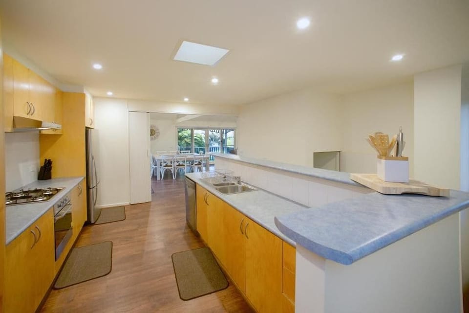 The Retreat with Free Parking and Wi-Fi | Private kitchen | Espresso maker, coffee/tea maker, full-size fridge, microwave