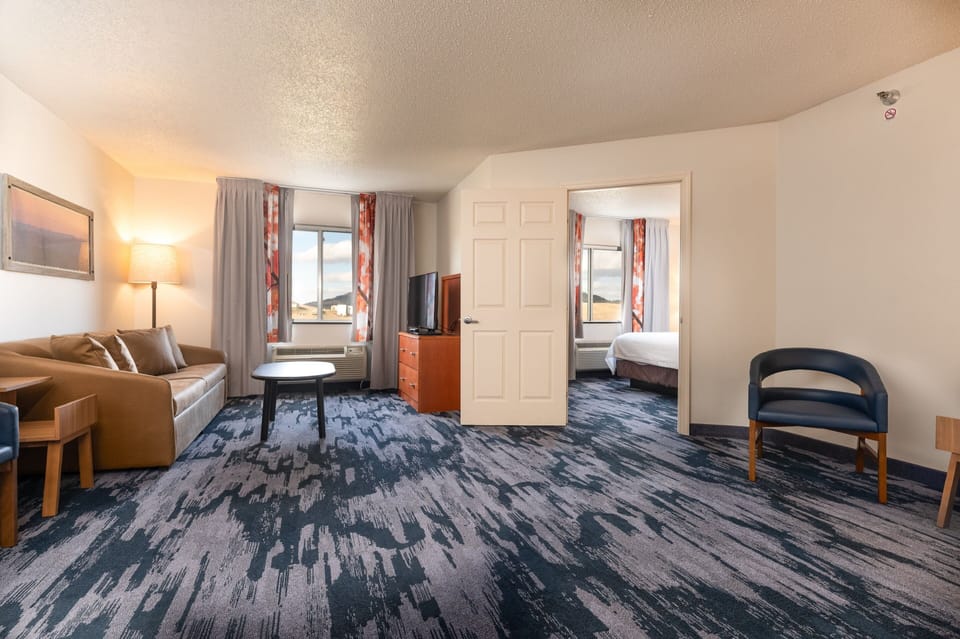 Suite, 1 Bedroom | Living area | 42-inch TV with cable channels, Netflix, Hulu