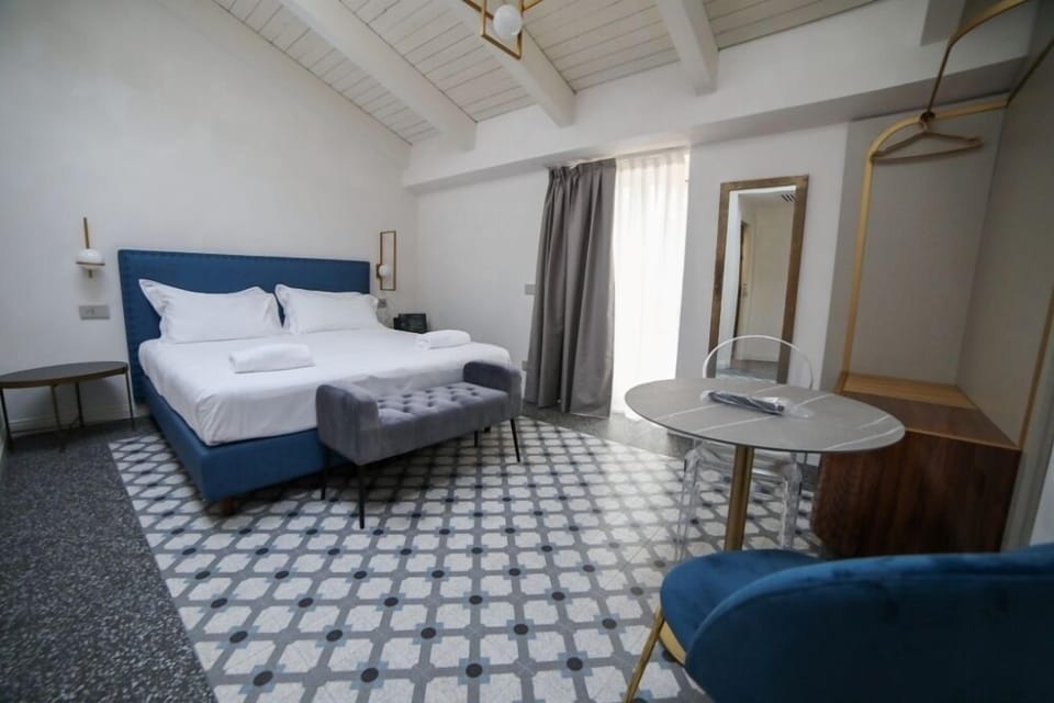Superior Double Room | Hypo-allergenic bedding, down comforters, minibar, in-room safe