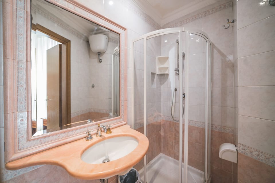 Classic Single Room | Bathroom | Free toiletries, hair dryer, towels