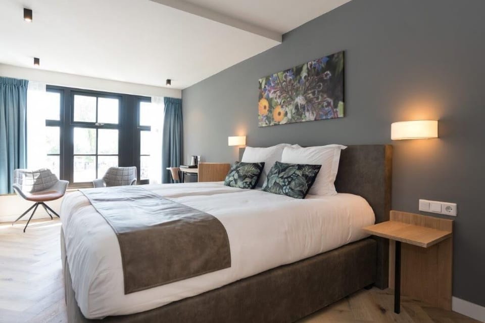 Comfort Double Room | Egyptian cotton sheets, premium bedding, minibar, desk